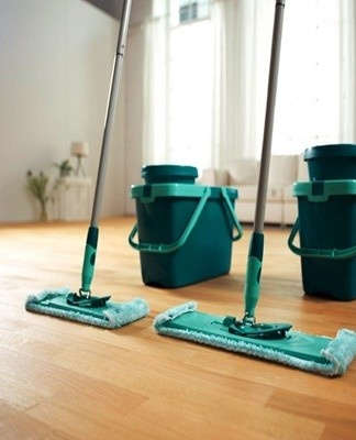 The flat rotating platform can easily remove dirt from corners and other hard-to-reach places.