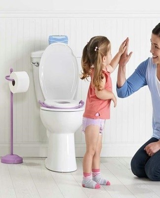 Mold and damp often appear in hygienic rooms, because water vapor constantly accumulates on the walls.