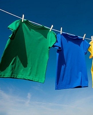 After washing, cotton or linen items are spun by hand or in the machine, setting the speed to 800.