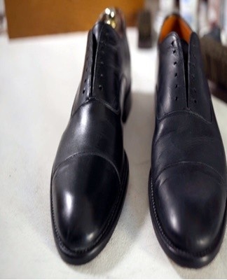 Regular airing will help get rid of the unpleasant smell.