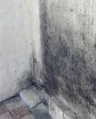 The groundwater level must be monitored in advance and taken into account already during the construction phase.