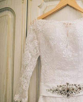 after ironing, the wedding dress is put on a hanger, left to cool well, hang down, only after that it is put in a cover.