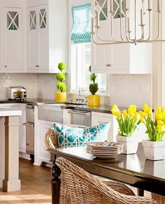 Aromatize the apartment effectively and with plants.