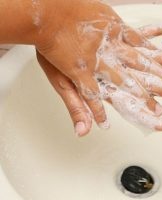 16 best ways to clean potassium permanganate from your hands at home