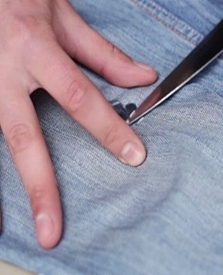 By adhering to the fabric, the wax penetrates deeply into the structure of the material.