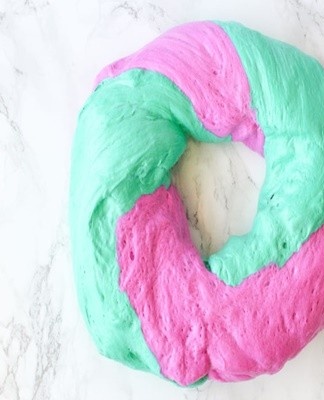 Remove the slimes from the containers and knead them one by one in your hands.