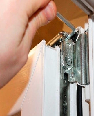 It is known that plastic windows should be used carefully so as not to damage them.