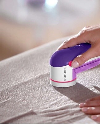 Pellet remover works with different types of fabrics - linen, cotton, wool, knitwear of any composition.