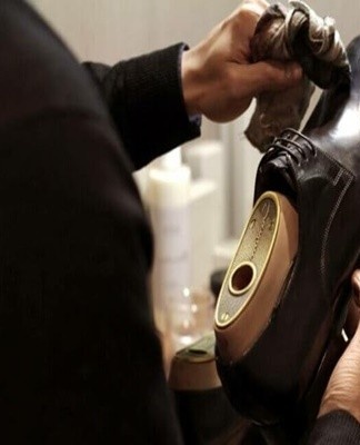 ease of use - just spray a thin layer of product onto cleansed skin.