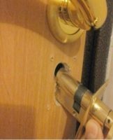 Step-by-step instructions on how to replace the door lock cylinder with your own hands