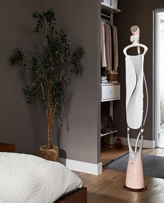 Refreshing upholstered furniture, removing old odors from fabrics is another function of the steamer.