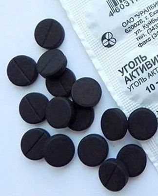 2-3 tablets of activated carbon are placed in each pair.