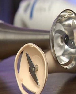 After buying a new knife, you must first remove the old one and replace it.