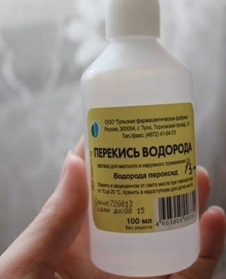 Hydrogen peroxide whitens yellowed fabrics without damaging their structure.