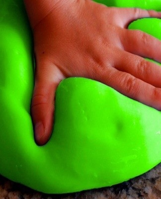 Once the homogeneity of the mass is achieved, put the mixture in the refrigerator for an hour so that it hardens.