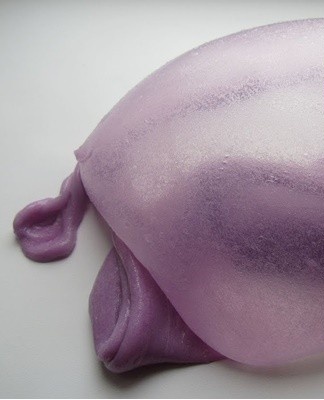 The components are selected to form a slime that stretches and clicks when pressed with the fingers.
