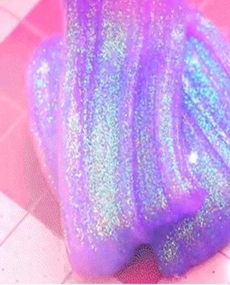 To get an airy, voluminous and shiny slime, you can use glitter gel.