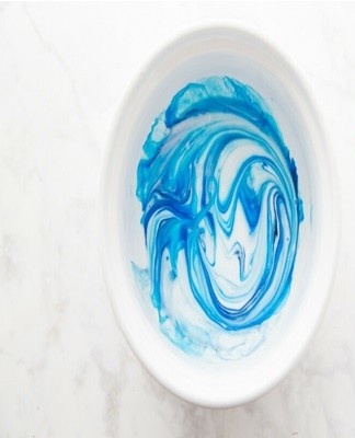  The porridge is added to the shampoo, the finished composition is stirred until a thick homogeneous mass is obtained.