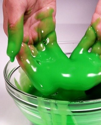 A solution for contact persons is often used as a thickener.