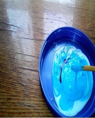 In order to make turquoise mint slime, resort to the recipe described above with soap and toothpaste.