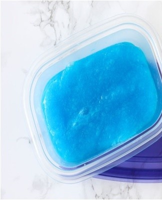 For baking, you will need to remove the formed clot from the container and knead until the required consistency is formed.