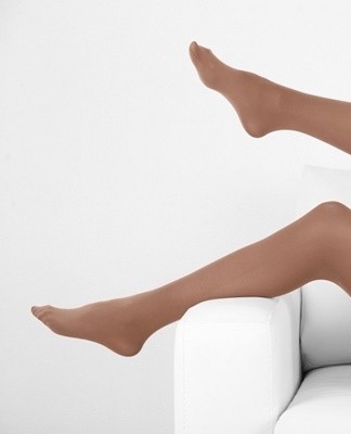 It is difficult to distinguish models in compression stockings from ordinary pantyhose.