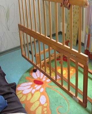 It is best to assemble the cradle right away in the nursery, so that later there will be no problems with dragging.
