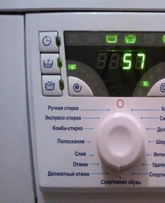 F9 indicates a faulty sensor that measures engine speed.