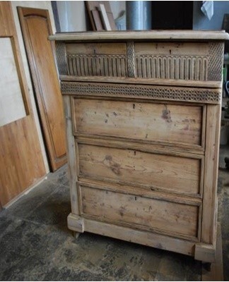 The furniture is washed in lukewarm water with mild chlorine-free detergents.