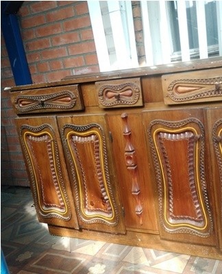 The natural wood plank around the front suits a country dresser style.