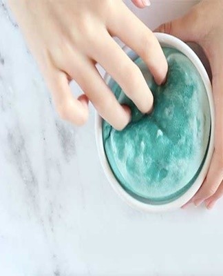 When kneading, the mass will thicken and begin to stretch.