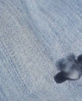 12 ways to quickly remove wax from clothes at home