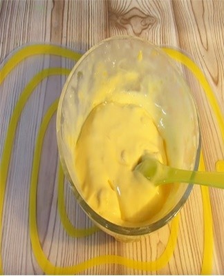 To get plastic slime without using sodium tetraborate, you can use shampoo and water.