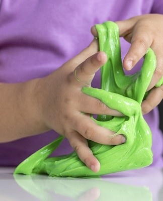 For the next method, we will take the gelatin itself, as well as sugar and toothpaste.