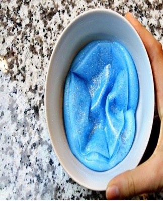 When you squeeze the toy, pleasant sounds of popping air bubbles are heard.