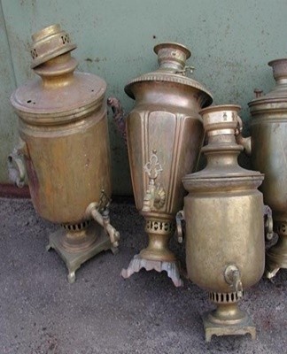 Gloves and a mask are recommended when handling this solution.