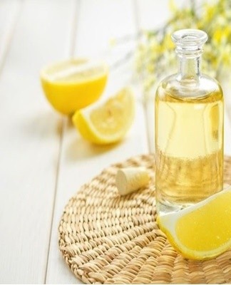 Lemon juice mixed with vodka helps to deal well with the pungent smell of urine.