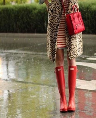 Eliminating the squeaking problem in rubber-soled shoes is quite easy.