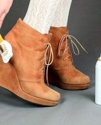 Special paints for suede, available in a convenient spray can, will help to refresh it.