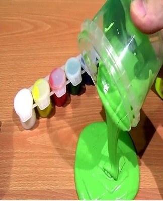 Soap is added in small portions to the dough pressed into a bowl.