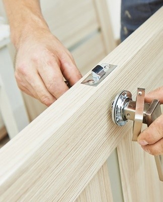 The algorithm for eliminating door handle failures depends on the type of fault detected.