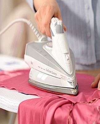 it is necessary to iron the products quickly, since it is contraindicated to hold the iron in one place.