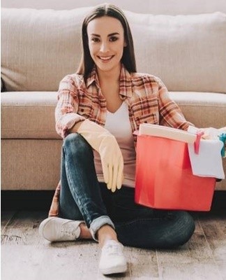 To remove the gum that has adhered to the material of the upholstered furniture, it must be frozen