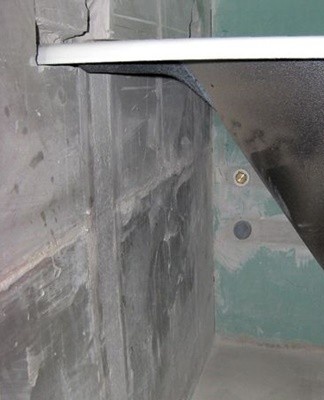 It is installed on the silicone and attached to the surface of the cord and the wall.