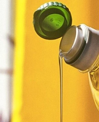 It is advisable to treat old stains with vegetable oil.