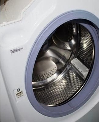 Before replacing the rubber sealing collar, it is necessary to disconnect the fixing clamps.