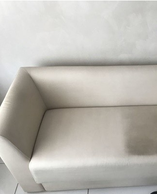 the surface quickly accumulates dust, but it can not be washed, but can only be cleaned with a vacuum cleaner.