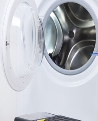 It is known that many models of washing machines are equipped with metal tanks.