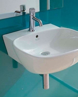 After installation, we connect the mixer and the drain system.