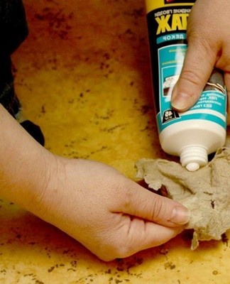 Fresh marks are easily removed, but there are also tough cases where stains are difficult to treat.